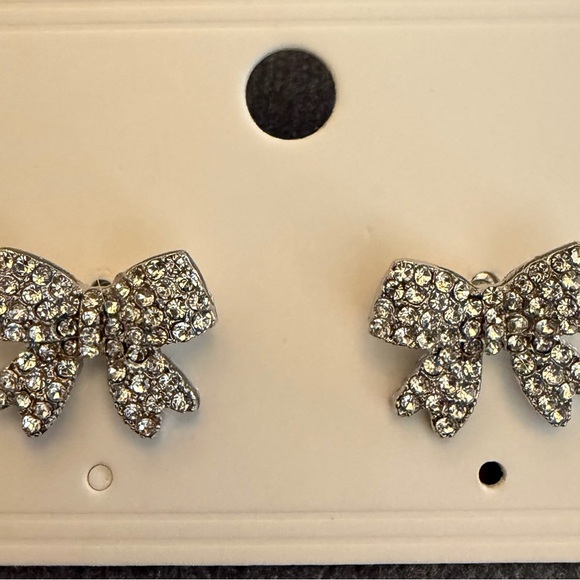 💎4/$20💎Bow Stud Earrings - Silver Tone - Picture 2 of 2